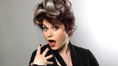 Caitlin Moran: "Savaşın ve sevişin!"