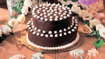 Geleneksel doğum günü pastası