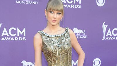 Müzikten kazandığı parayı eve yatırıyor!