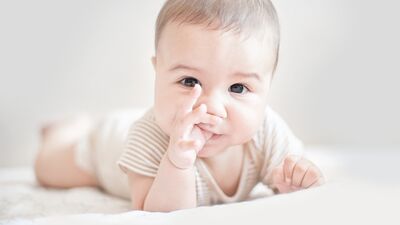 Çocuklarda önemli bir sorun: Parmak emme