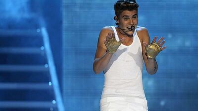 2 saat geç kalan Bieber'a saldırdı!