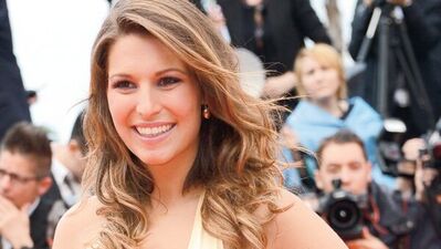 Bu dekolte Cannes'ı ısıttı!