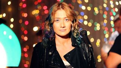 Mavi'nin yepyeni şarkısı: "Aç kapıyı!"