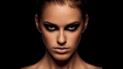 8 yeni dumanlı göz makyajı...