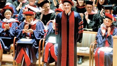 Oscar'lı oyuncuya fahri doktora unvanı!