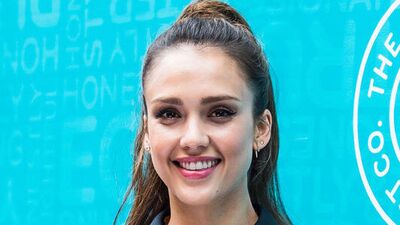 Kitabını imzaladı!