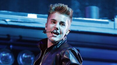 Paparazziye çarpıp kaçtı!