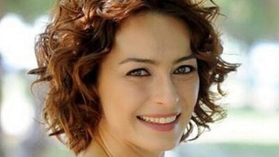 Anne dediğin Cemile gibi kocaman gülümsemeli