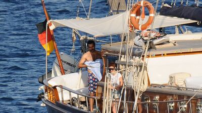 Özge bu fotoğraflara ne diyecek?