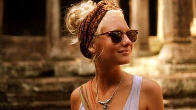 Yaz aylarının vazgeçilmezi saç bantları