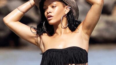 Ünlülerin bikinili halleri