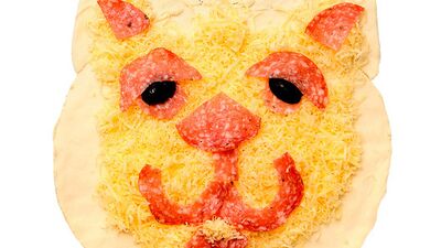 Kedi suratlı pizza