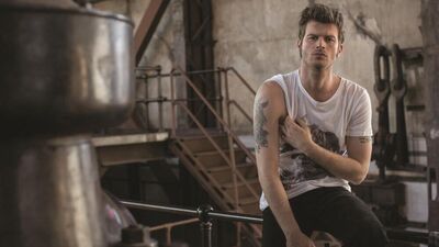 Sonunda plaka taktırdı!