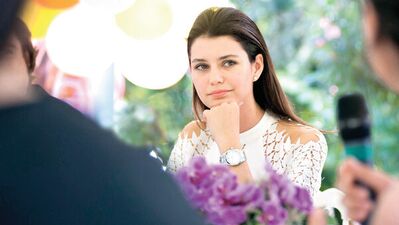 Beren Saat: Kadın olmayı keşfetmek çok enteresan!