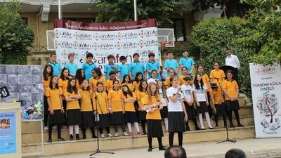 Çocuk yazarların imza günü