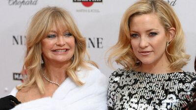 Ana-kız yardım galasında…