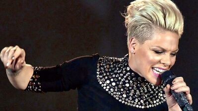 Konserde bomba paniği!