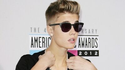 Ünlü şarkıcı bakın bu sefer ne yaptı?