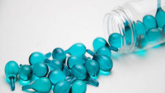 Saçlarınız için parlak saç serumu