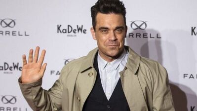 Hayranının poposunu imzaladı!