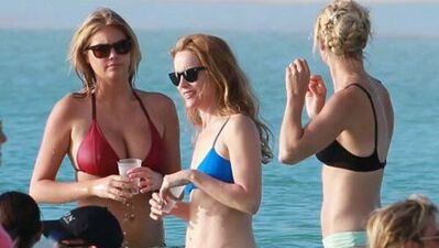 Set arası denizde parti!