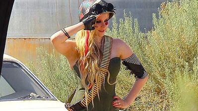 Avril Lavigne asker oldu