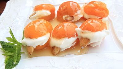 Taze kayısı tatlısı