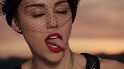 Seksi klibe yönetmen ayarı!