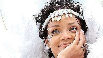 Karnaval kraliçesi! Rihanna