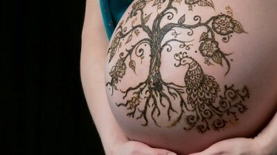 Gebelikte dövme ve kalıcı makyaj