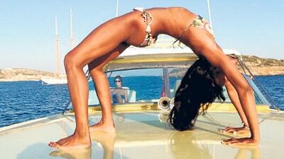 Naomi Campbell'ın yoga pozları…