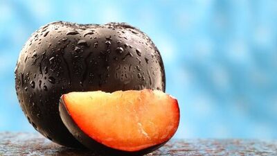 Yağlı ciltlere kara erikli reçete!