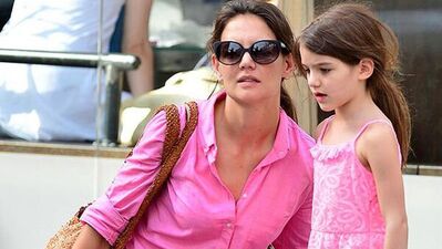 Holmes: Kızım kolunu kırdı!