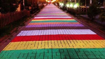 Merdivenler özgürlük renginde!