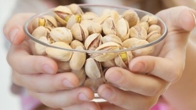 Çocuklara abur cubur yerine kuruyemiş!