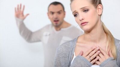 İlişkinizde sözlü taciz olduğunun 7 işareti!