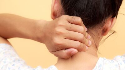 Ses kısıklığı ve boyunda şişliğe dikkat!