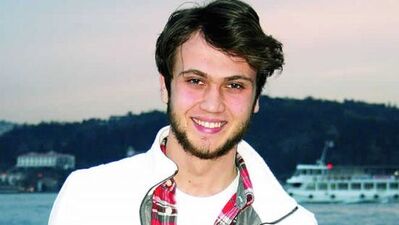 Şehzade Bayezid: Aras Bulut İynemli...