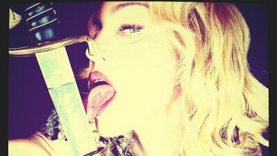 Ünlülerin Instagram fotoğrafları...