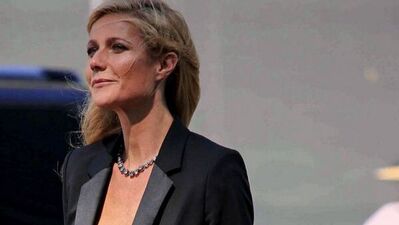 Sutyensiz parfüm tanıtımı!