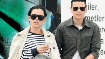 Ameliyatla erkek olan Nil Erkoçlar, sevgilisi Aylin'le birlikte...