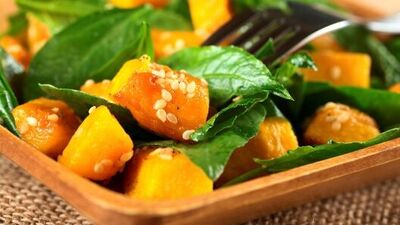 Balkabaklı semizotu salatası ve portakallı nar ekşili sos