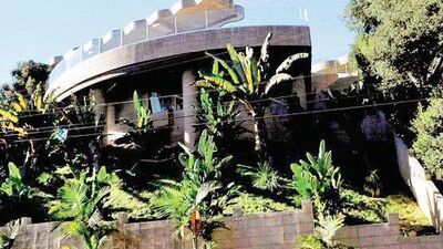 Rihanna 12 milyon dolarlık evini terk etti…