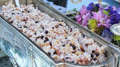 Fıstıklı üzümlü pilav