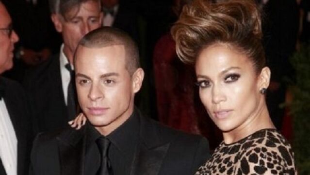 Küçük aşkından ayrıldı!