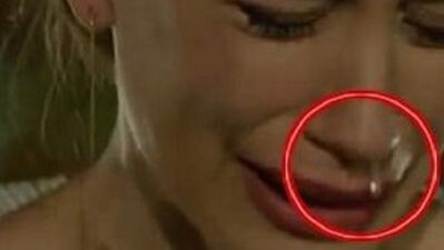 Sümüğü olay oldu!