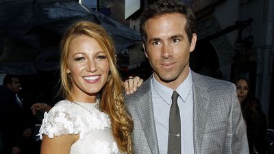 Uçaktan yarı çıplak indi!