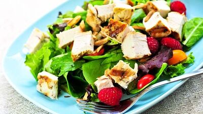 Tavuk ve Ispanak Salatası