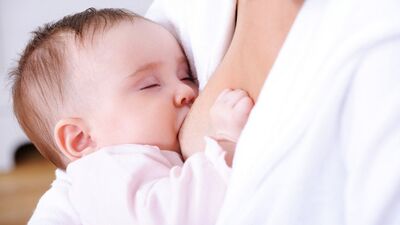 Anne sütü bebek için antibiyotik gibi