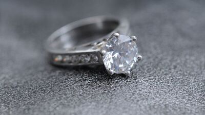 Bir tektaş yüzüğün hikâyesi